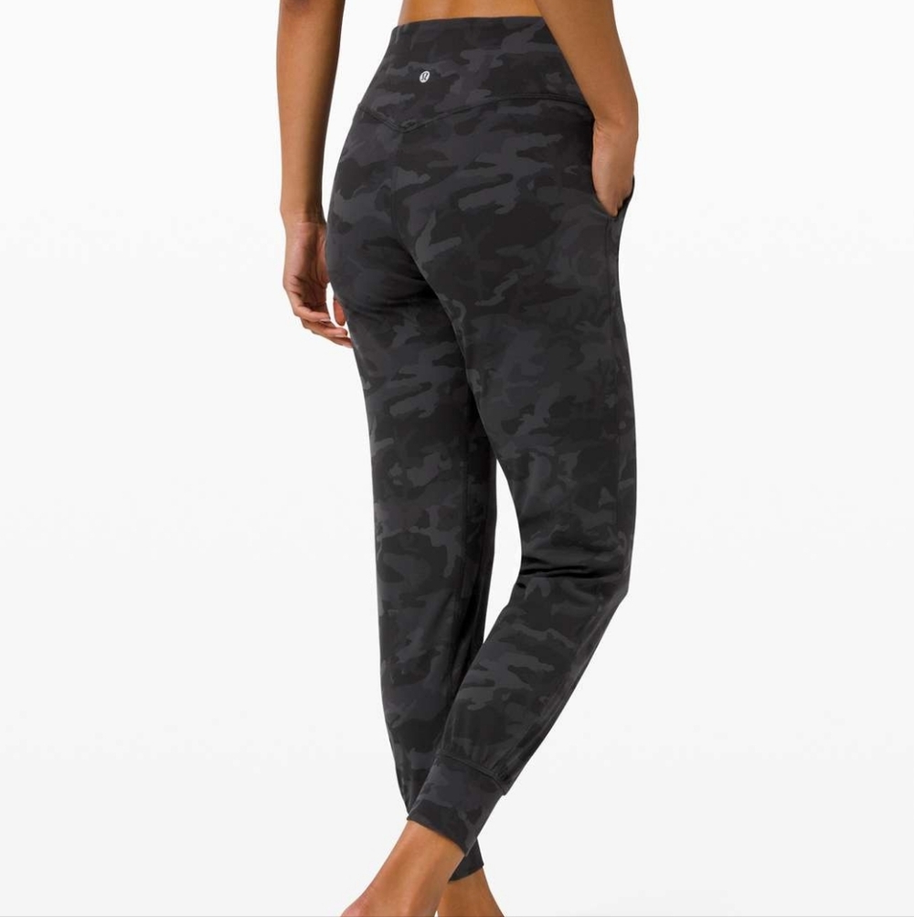 Lululemon Align Jogger 28", Size 4 in camo grey and black